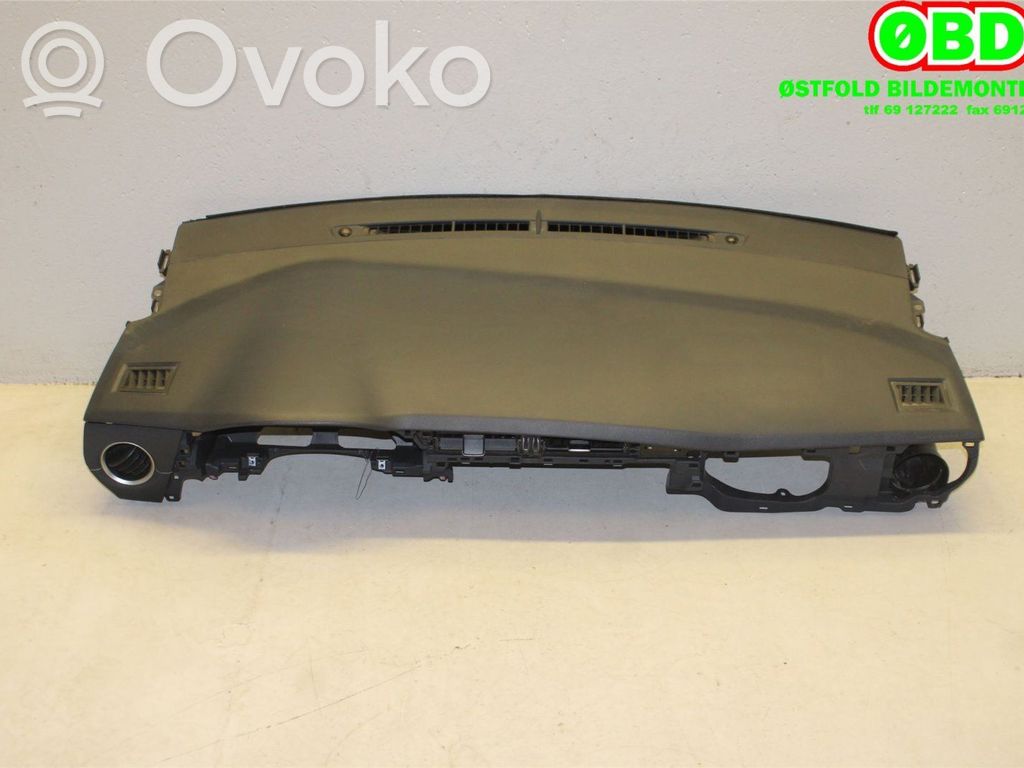 Toyota Auris E180 Panelis 