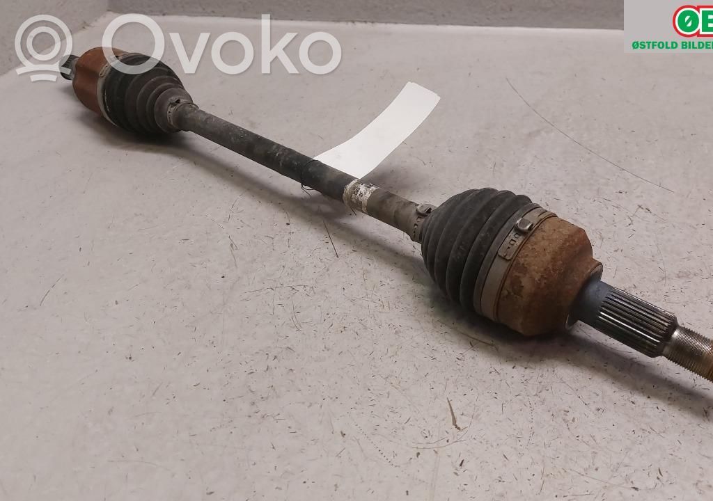 Etuvetoakseli