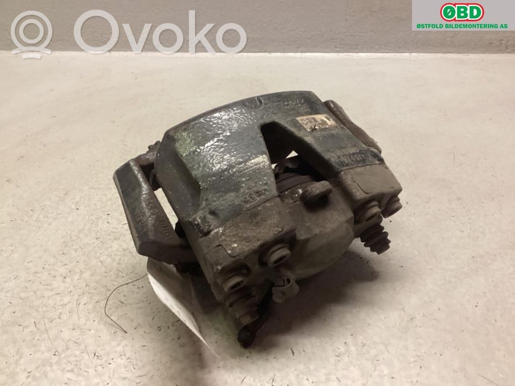 Zacisk hamulcowy przedni   8K0615124A,8K0615124A