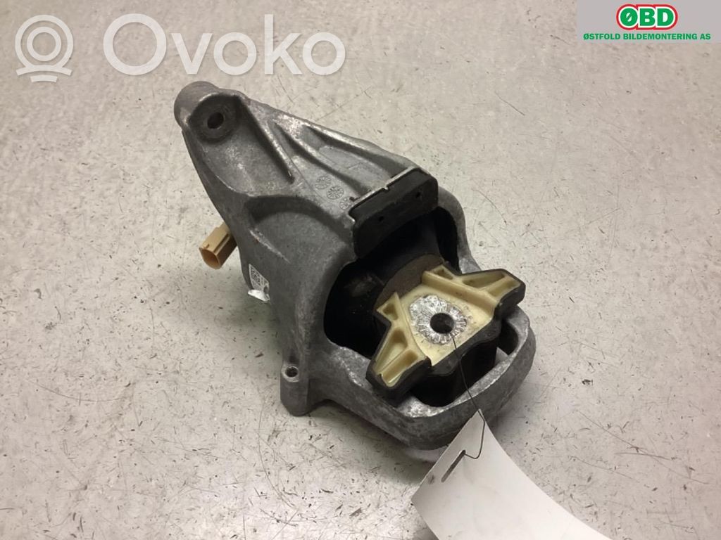Audi A4 S4 B9 Engine mount bracket 