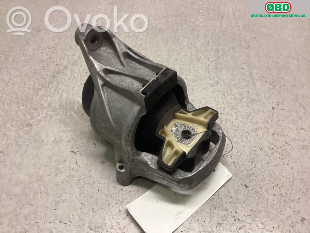 Audi A4 S4 B9 Engine mount bracket 