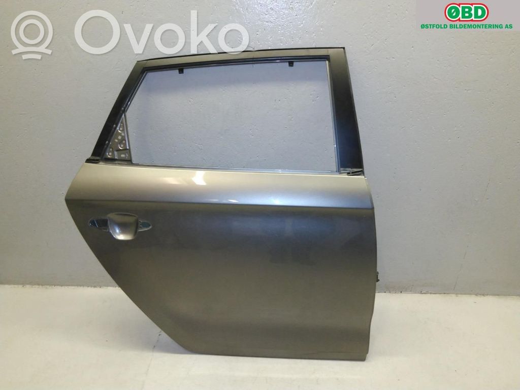 KIA Carens III Puerta trasera 