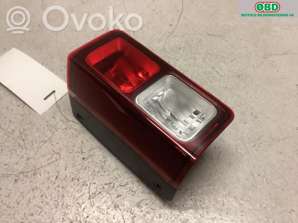 Renault Trafic III (X82) Luz del parachoques trasero