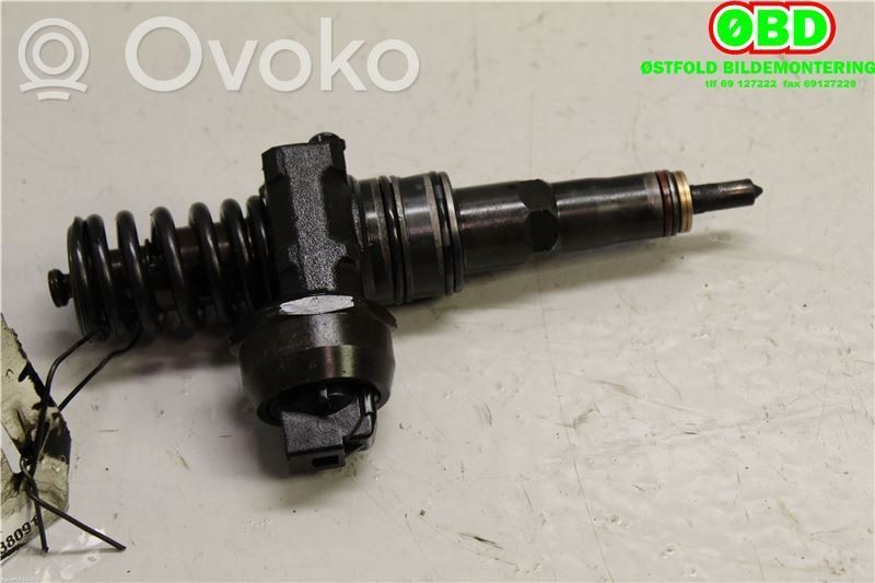 Audi A4 S4 B6 8E 8H Polttoainesuutin 