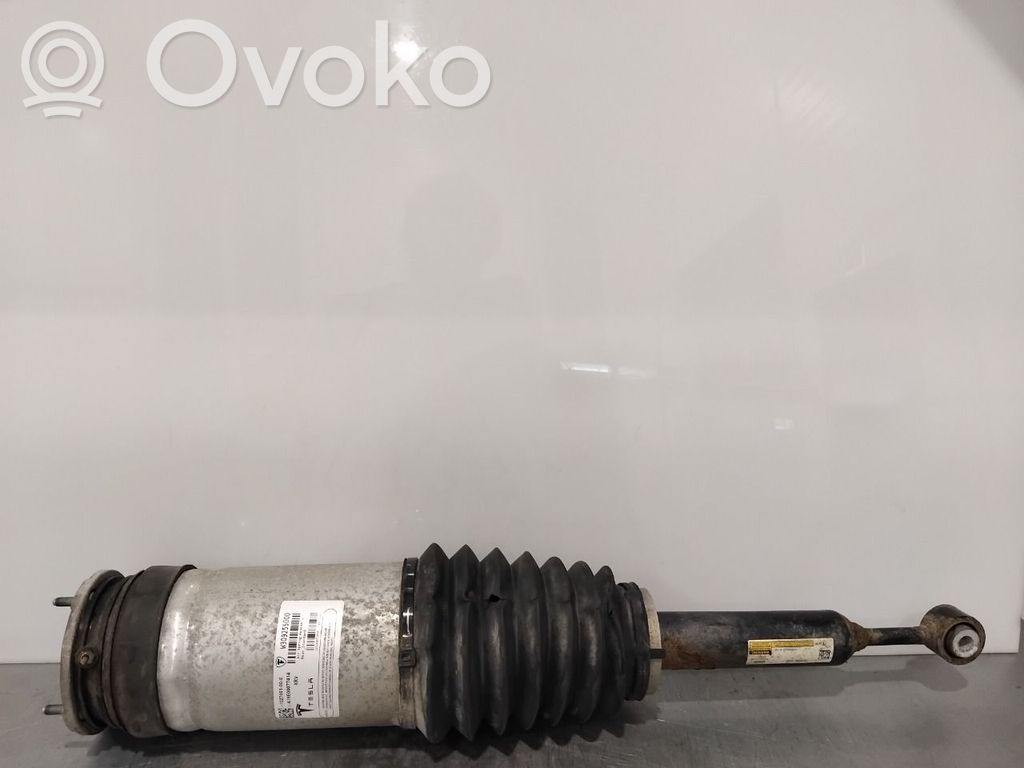 Tesla Model X Priekšpusē gaisa spilvens 