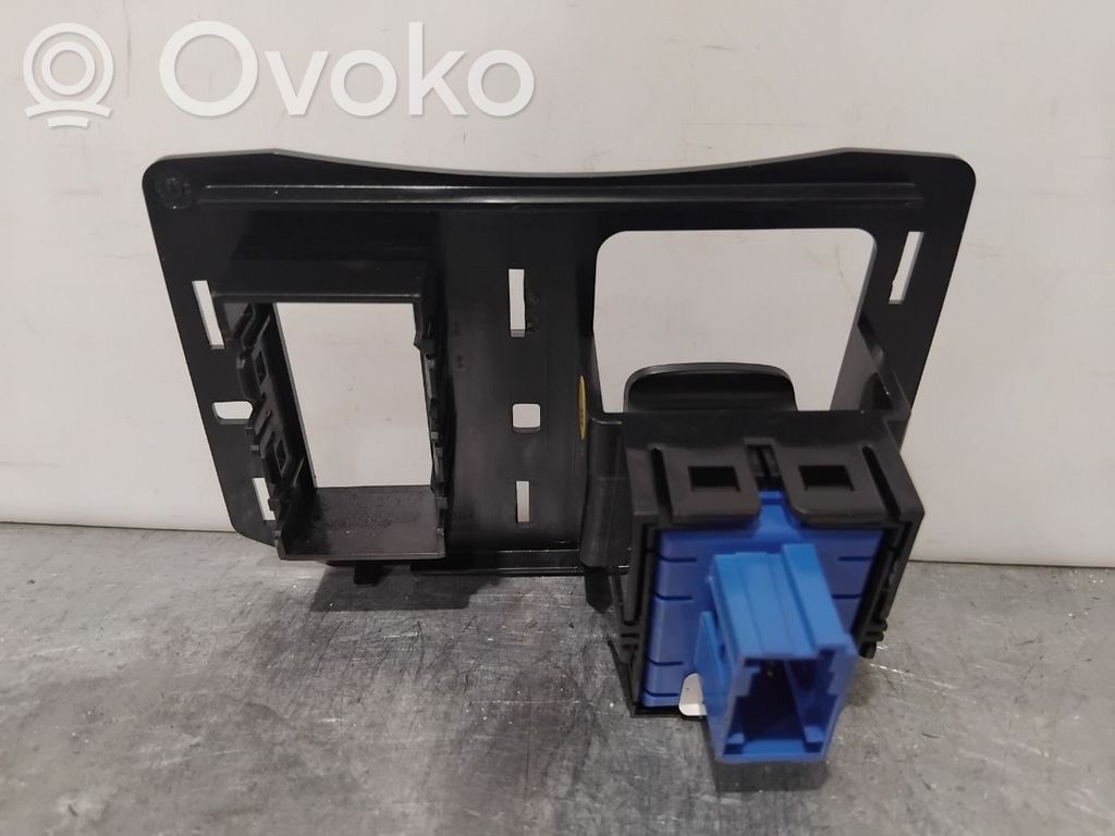 Opel Corsa F Przycisk / Włącznik hamulca ręcznego 