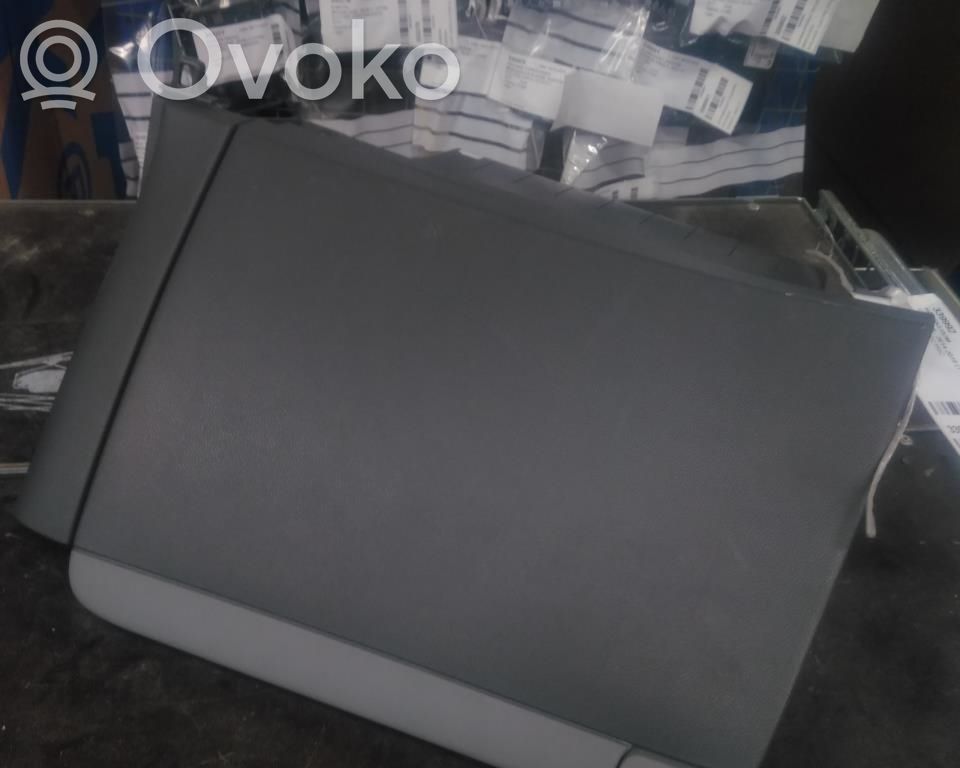 Hansikaslokero