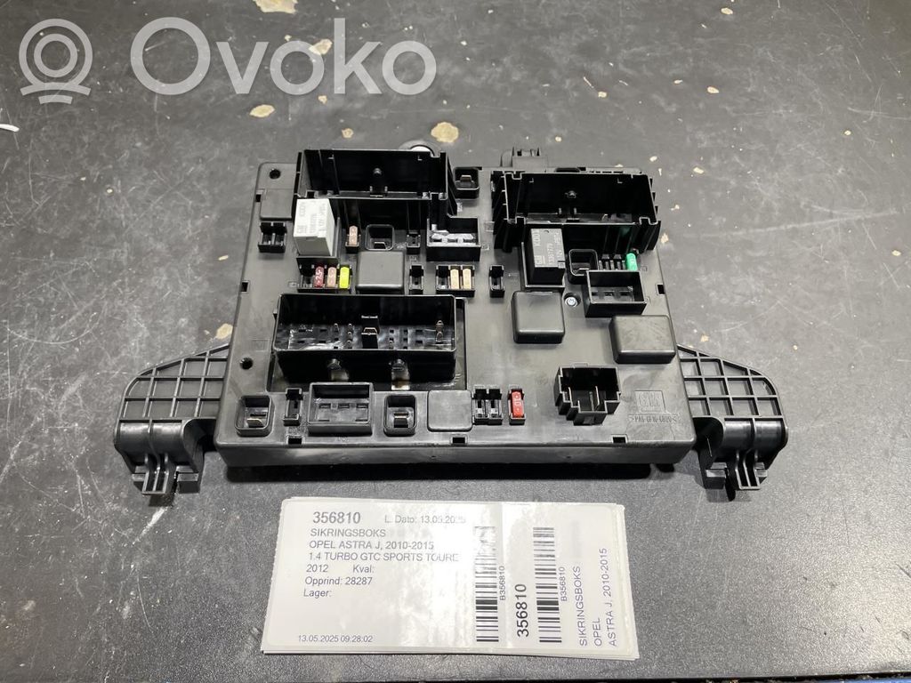 Opel Astra J Skrzynka bezpieczników / Komplet 