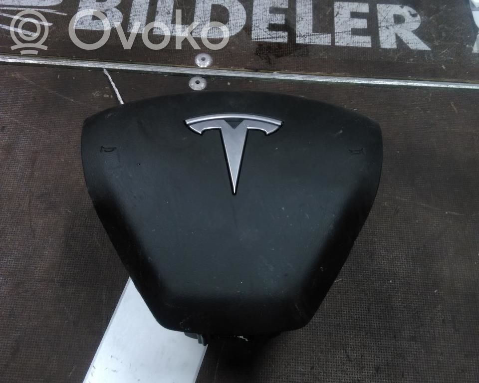 Tesla Model 3 Vairo oro pagalvė 