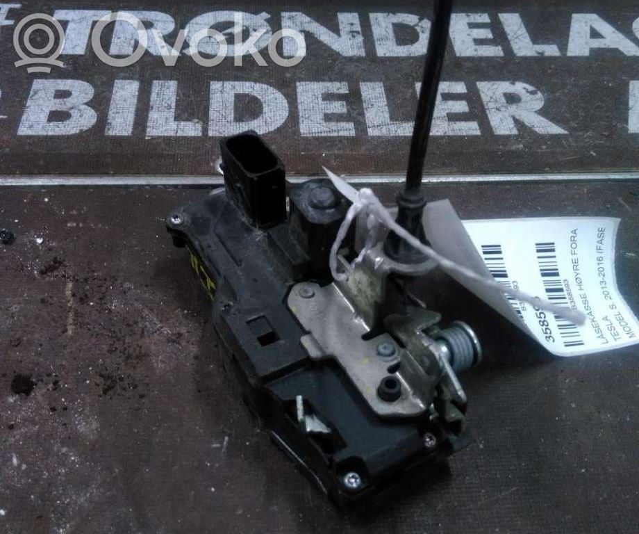 Tesla Model S Priekšpusē slēdzene 