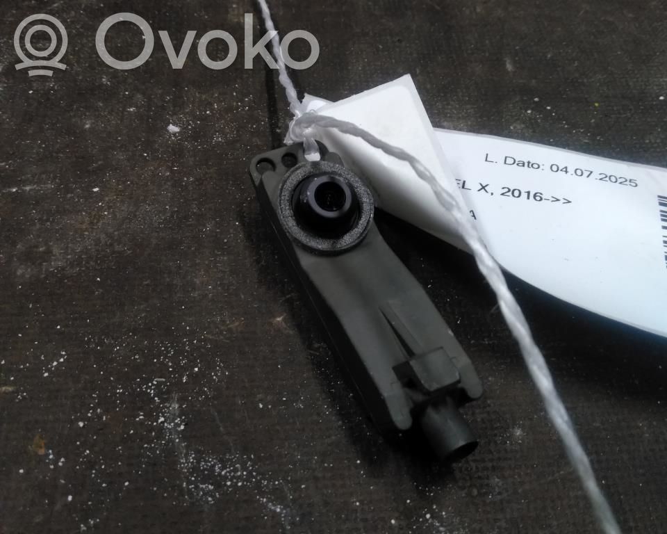 Tesla Model X Windshield/windscreen camera 