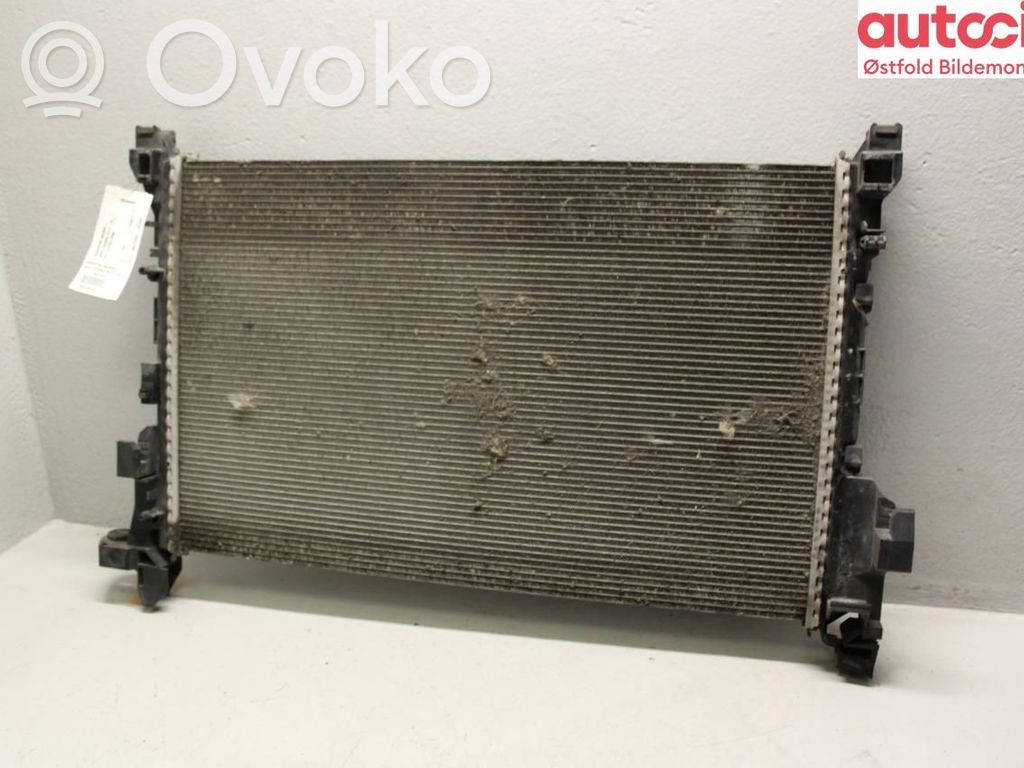 Opel Vivaro Radiatore di raffreddamento 