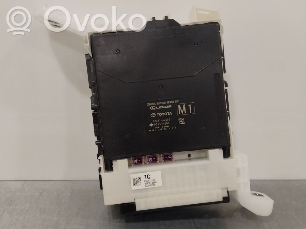 Toyota bZ4X Skrzynka bezpieczników / Komplet 