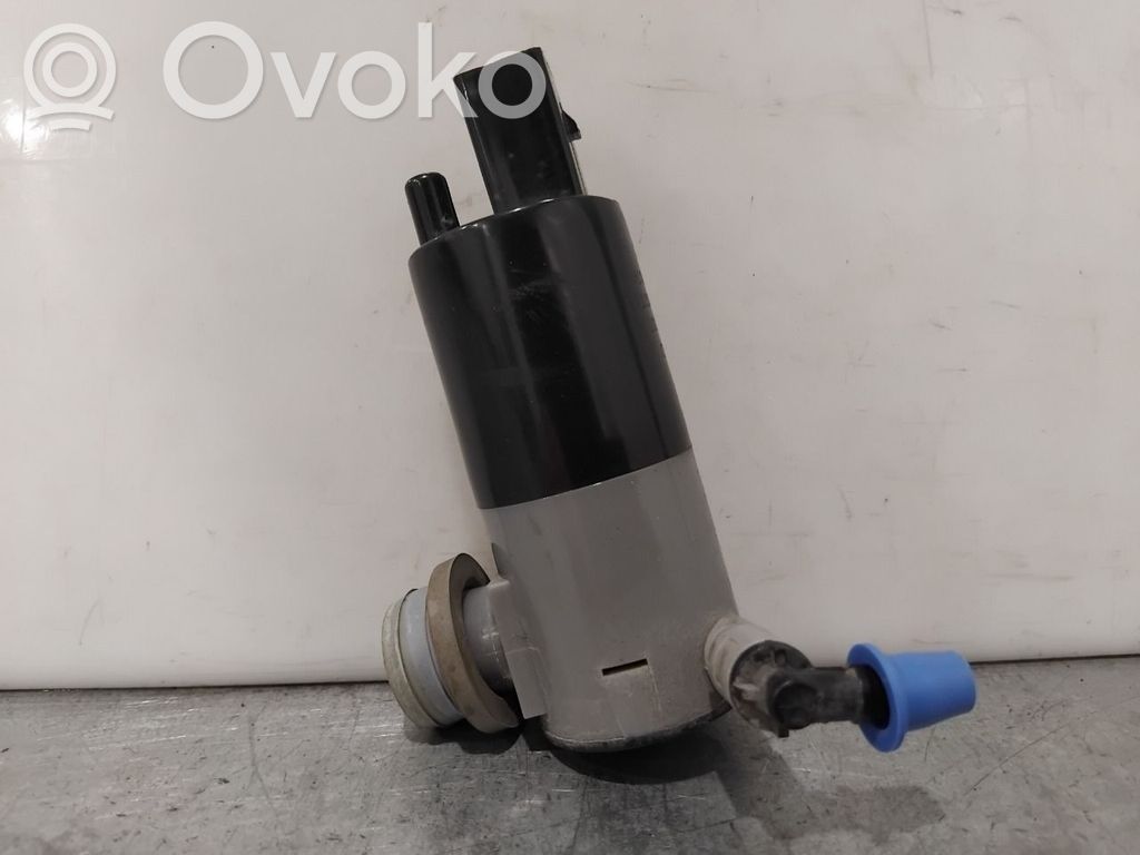 Volvo S90, V90 Windscreen/windshield washer pump 