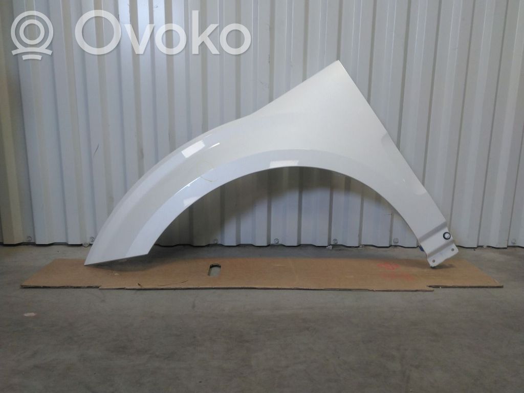 Volvo EX30 Spārns 