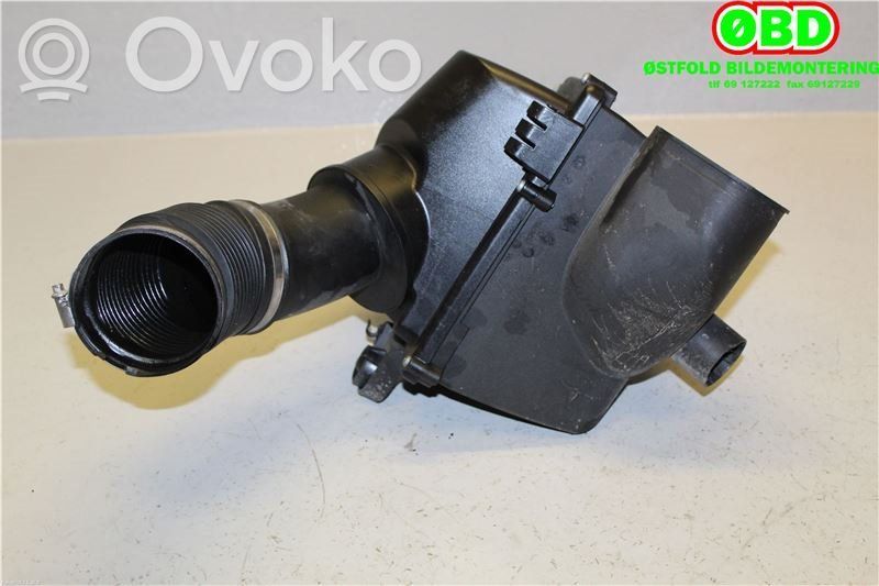 BMW 5 F10 F11 Ilmansuodattimen kotelo
