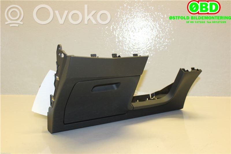Audi e-tron Glove box 