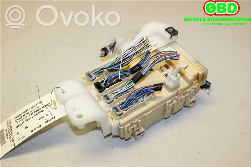Toyota Auris E180 Juego de caja de fusibles 