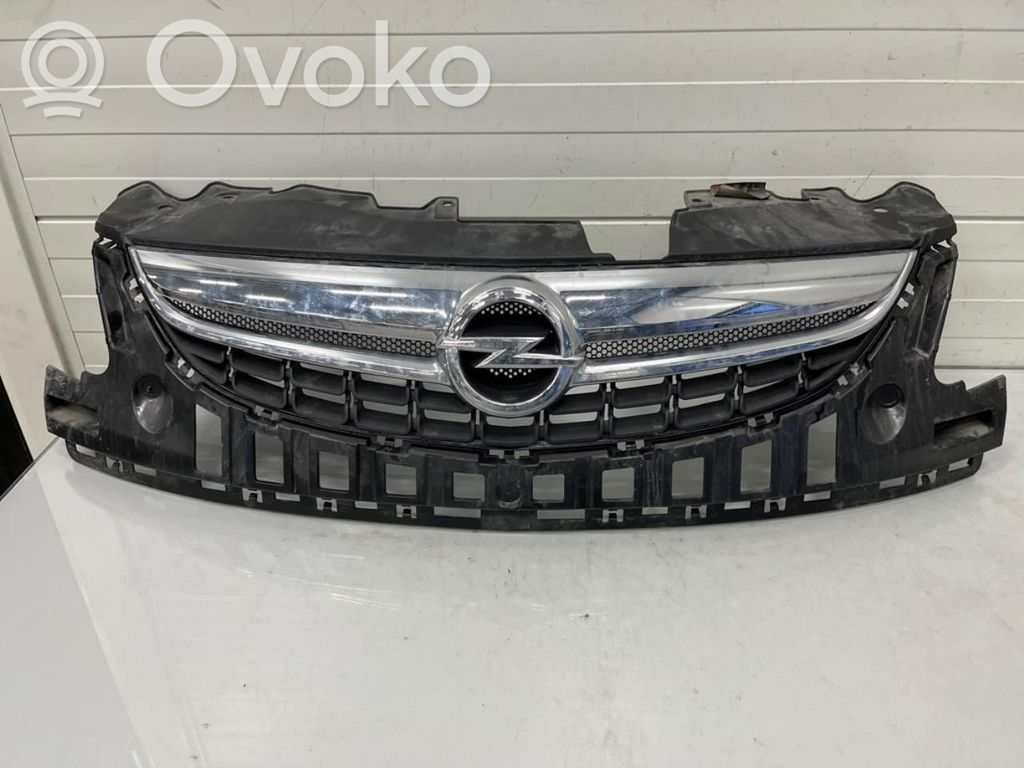 Opel Corsa D Priekšējais režģis 