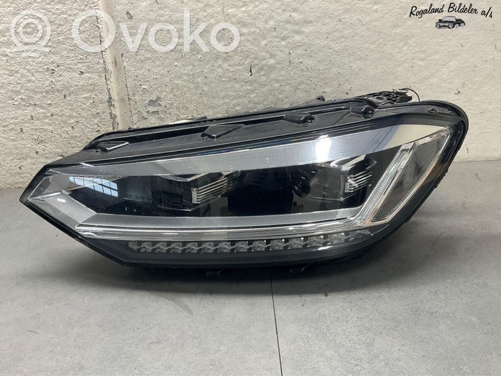 Volkswagen Touran III Lampa przednia 