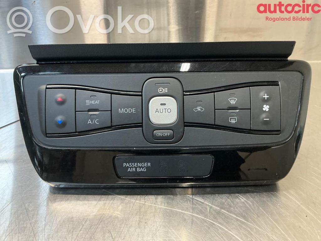 Nissan Leaf II (ZE1) Console centrale, commande chauffage/clim
