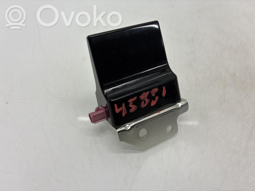 GPS Antenne   68293977AA,P68293977AA,68293977AA,P68293977AA