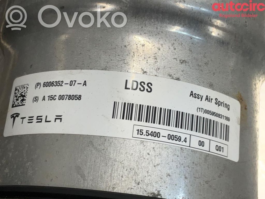 Tesla Model S Ilmajousituksen kammio 