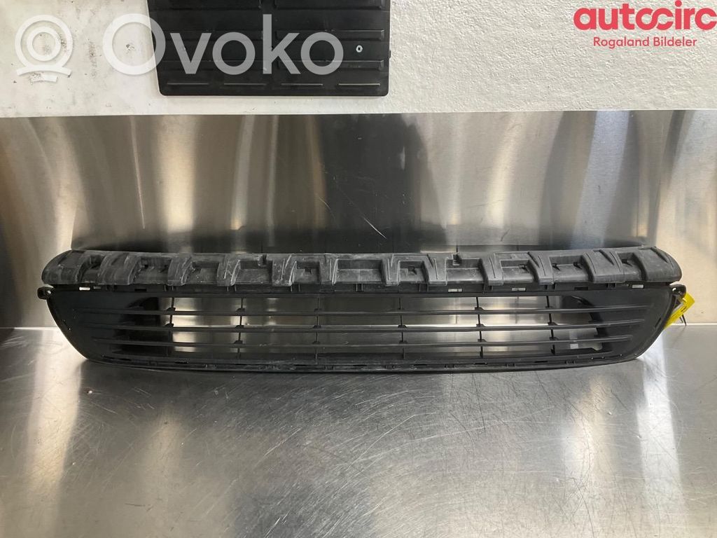 Opel Vivaro Etusäleikkö 