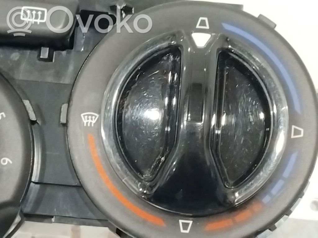 Peugeot 208 I Console centrale, commande chauffage/clim 