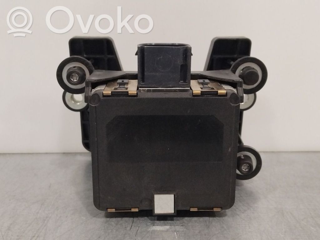 Volkswagen PASSAT B8 Senzor radar distronic 