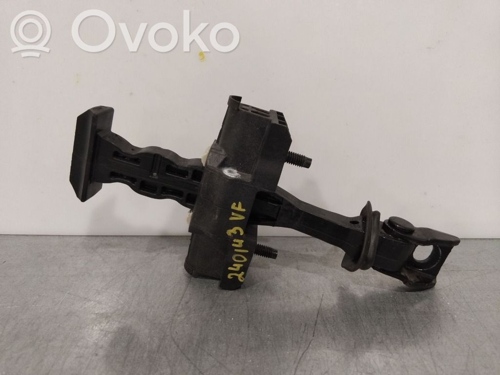 BMW 5 G30 G31 G38 Etuoven pidätin