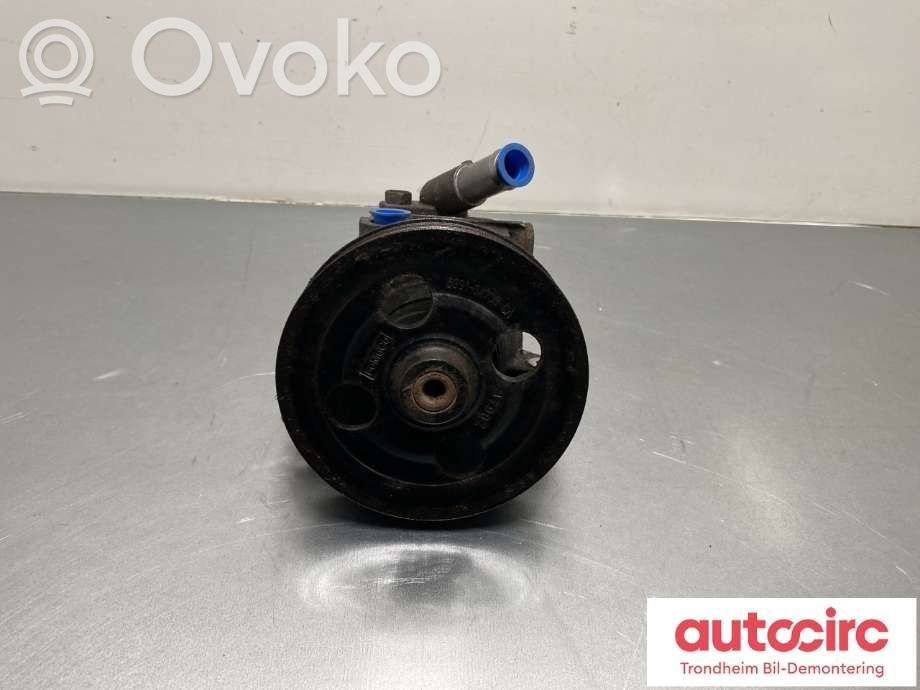 Ford Mondeo MK IV Ohjaustehostimen pumppu 