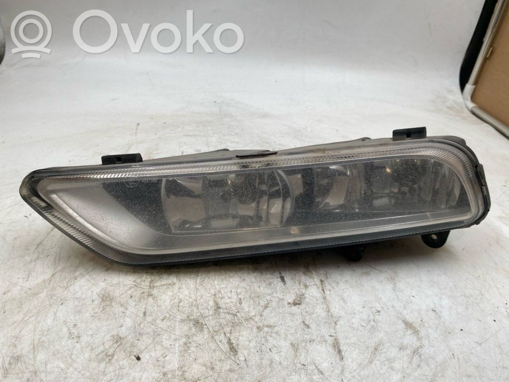 Volkswagen PASSAT B7 Etusumuvalo