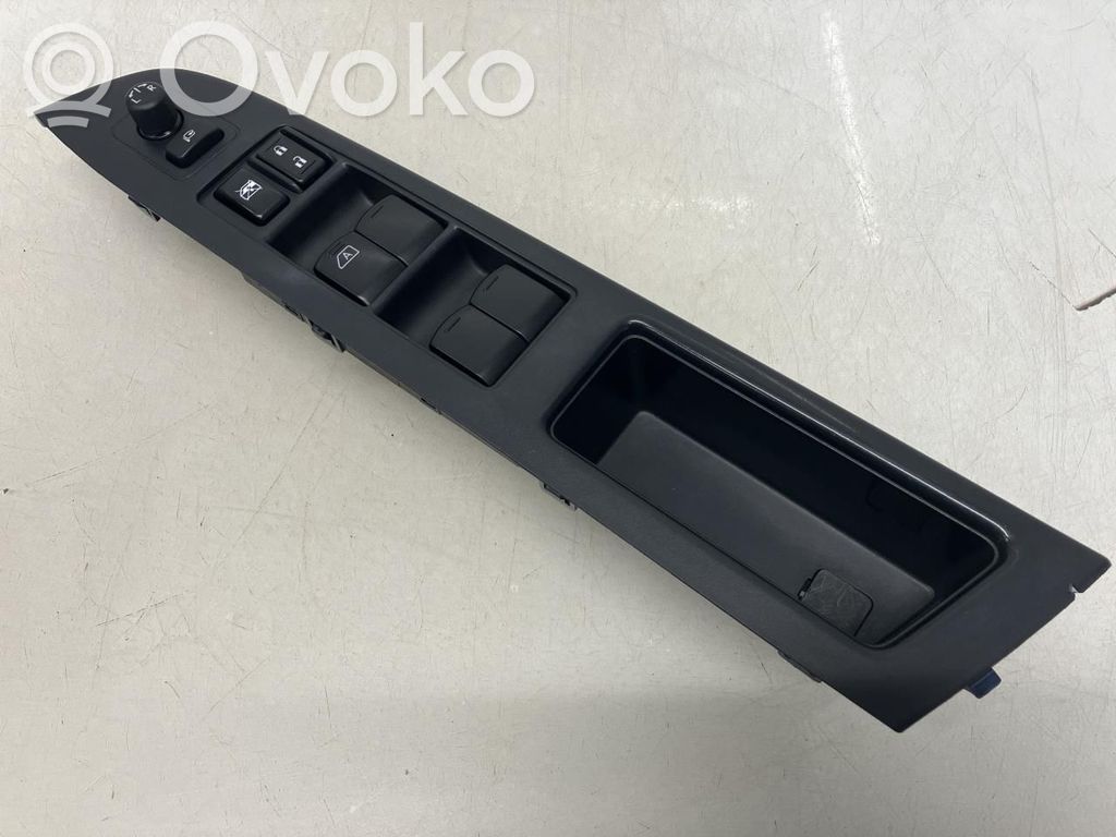 Subaru XV I Electric window control switch 