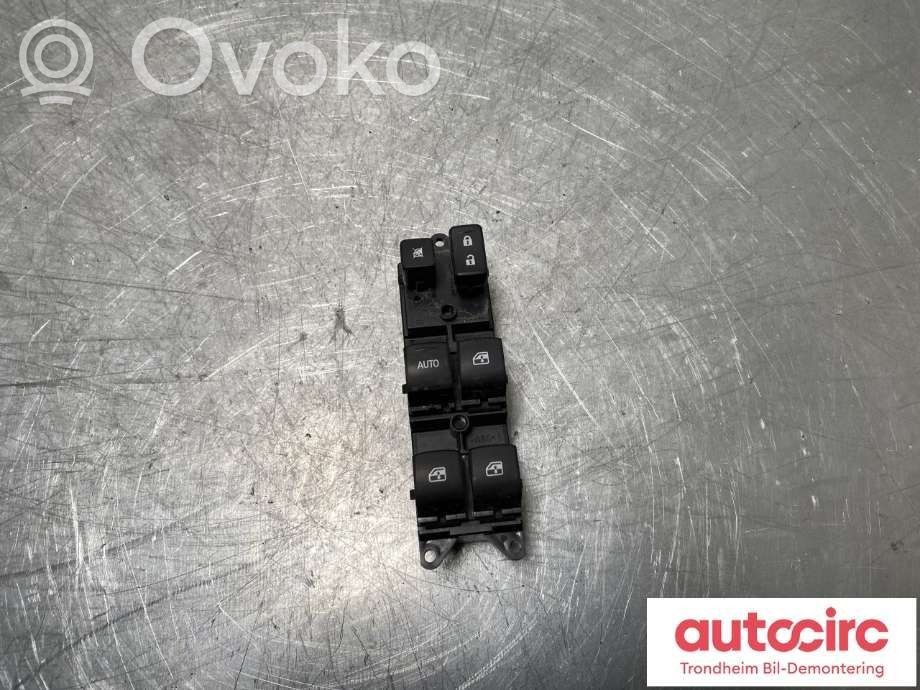 Mitsubishi Outlander Electric window control switch 