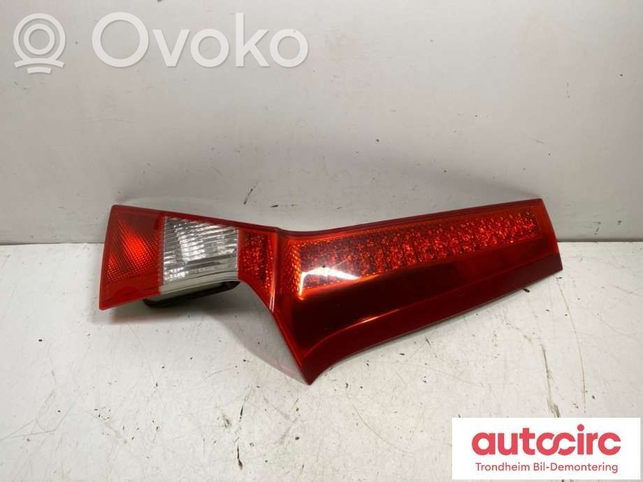 Volvo V70 Aizmugurējais lukturis virsbūvē 