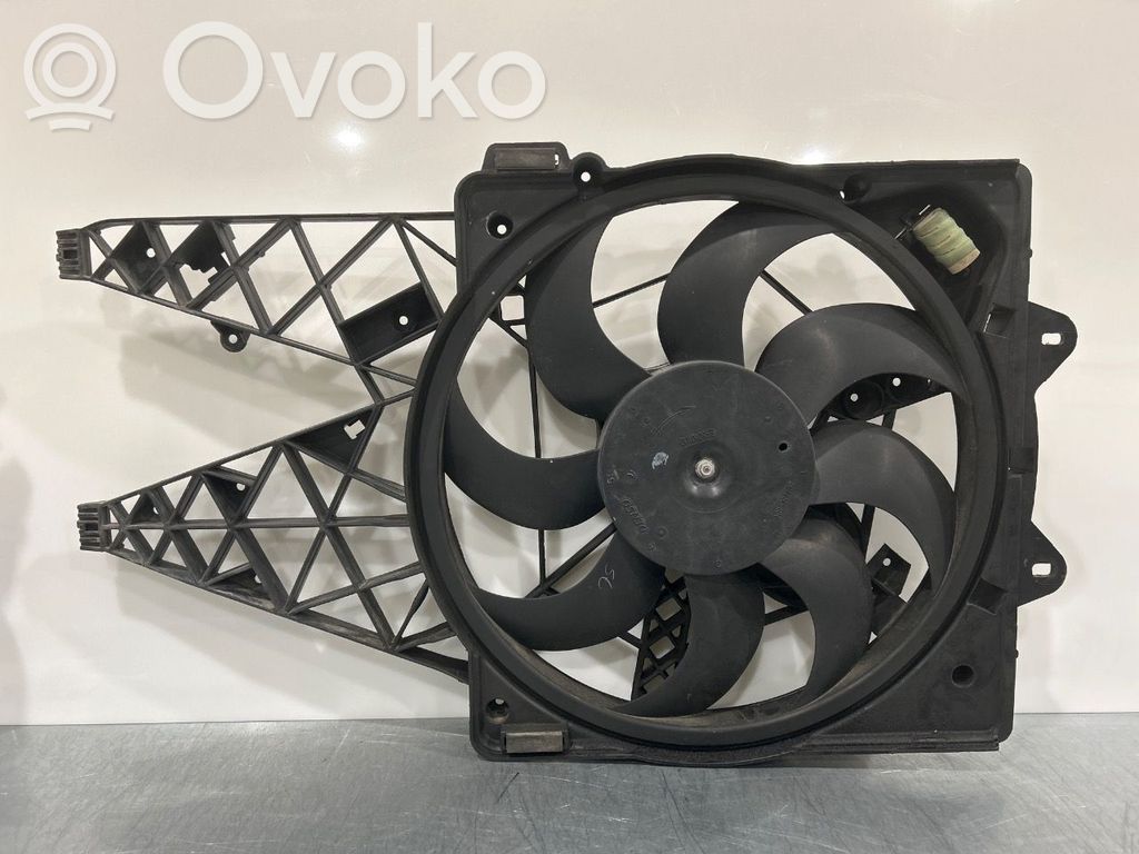 Opel Combo D Oro kondicionieriaus kita detalė 