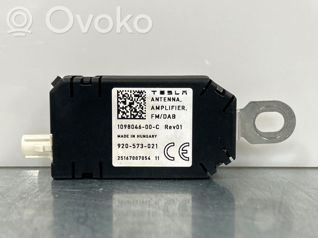 Tesla Model Y Amplificateur d'antenne