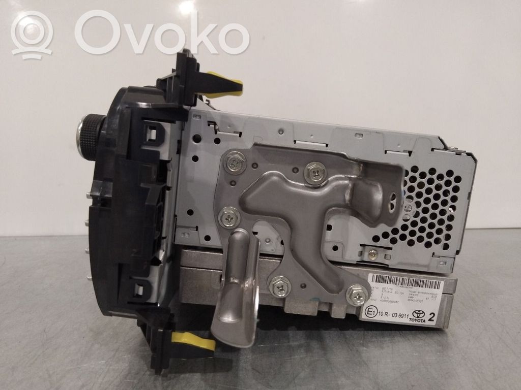 Toyota Yaris Panel / Radioodtwarzacz CD/DVD/GPS 