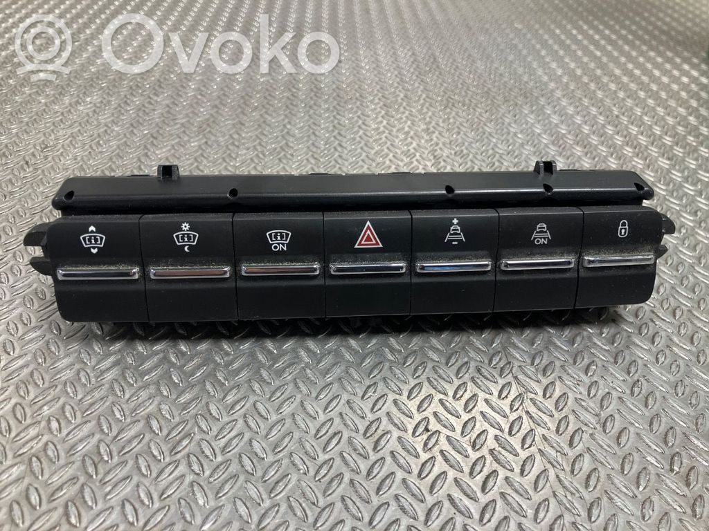 Peugeot 5008 Hazard light switch 