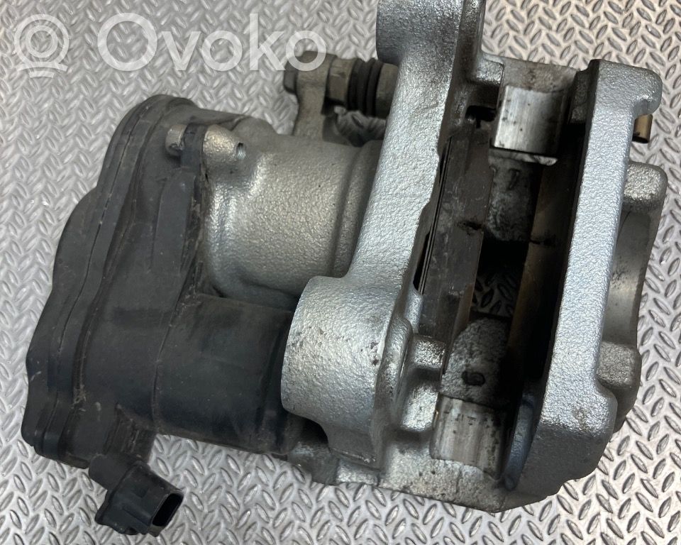 Toyota bZ4X Pinza del freno posteriore