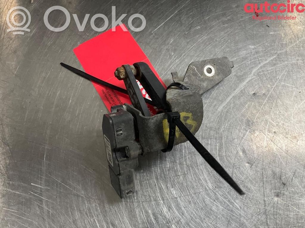Volvo S90, V90 Sensor de altura delantera de la suspensión neumática