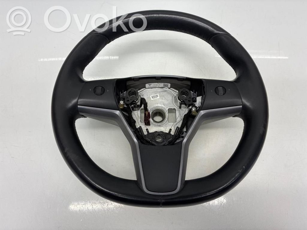 Tesla Model 3 Stūre 
