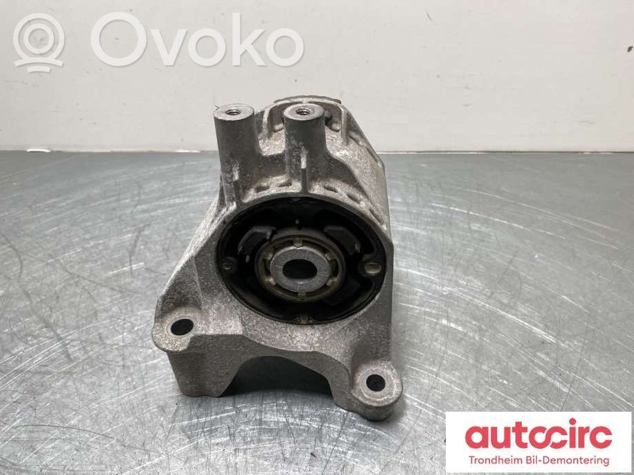 BMW i4 Engine mount bracket 