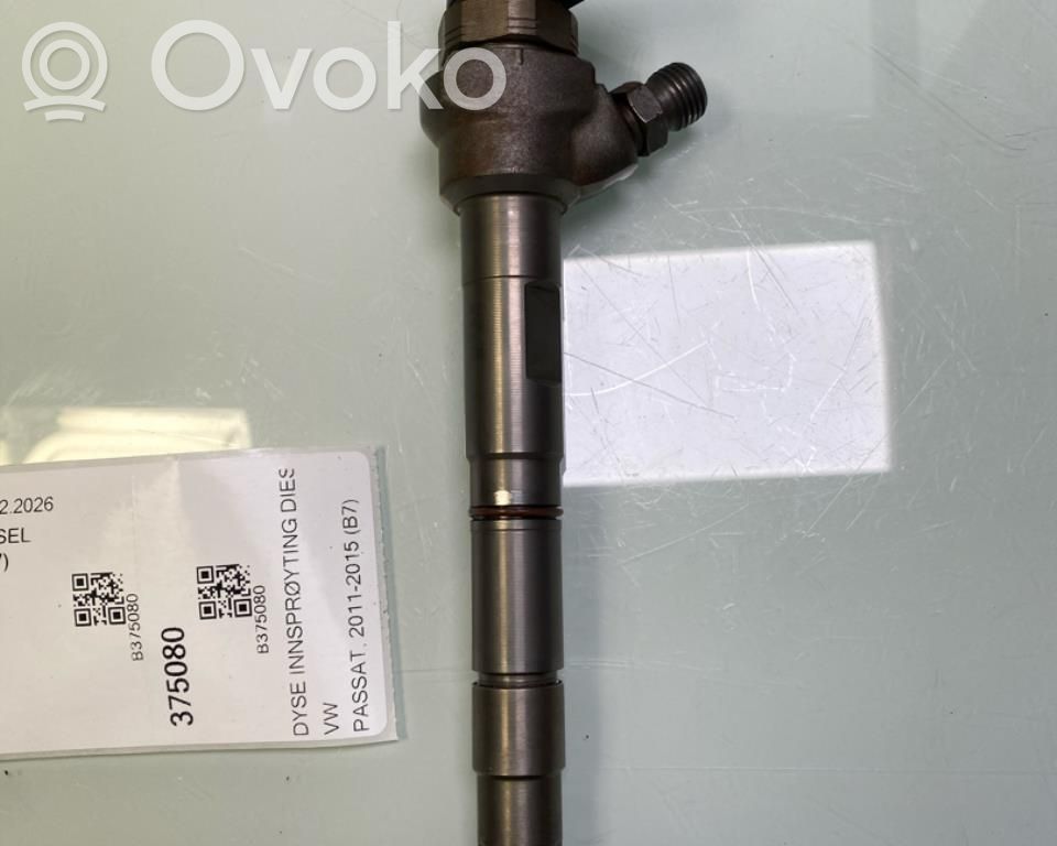 Volkswagen PASSAT B7 Inyector de combustible 