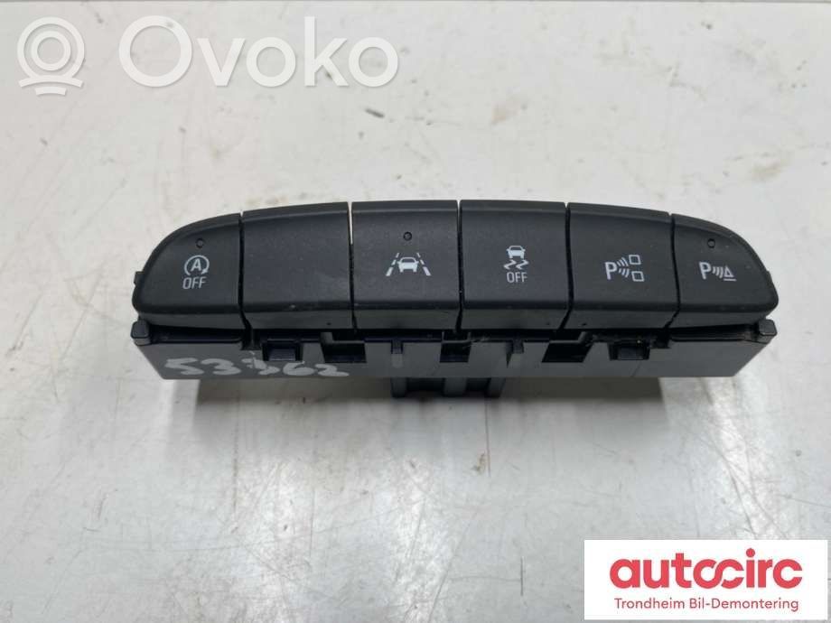 Opel Astra K Cruise control switch 