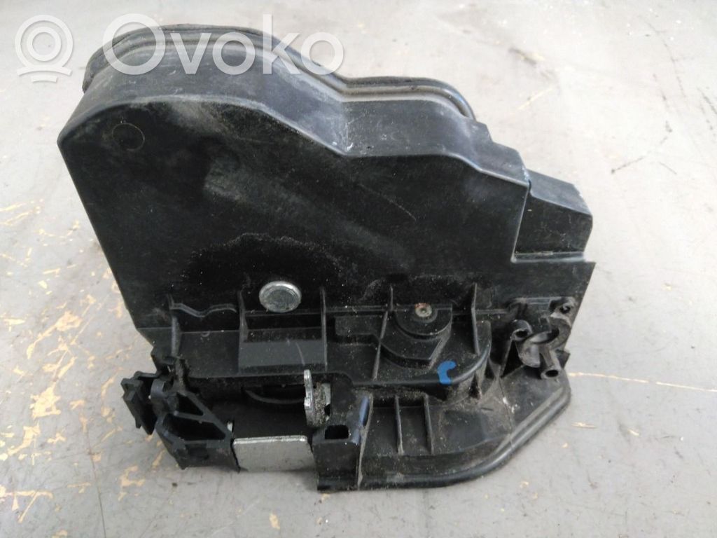 BMW 5 E60 E61 Priekšpusē slēdzene 