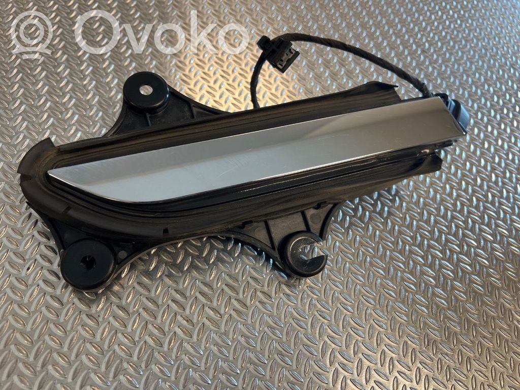Tesla Model X Manecilla externa puerta delantera 