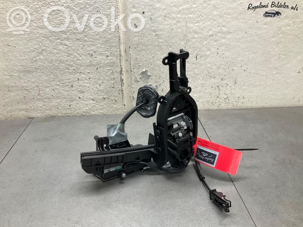 Ford Focus Priekšpusē slēdzene 