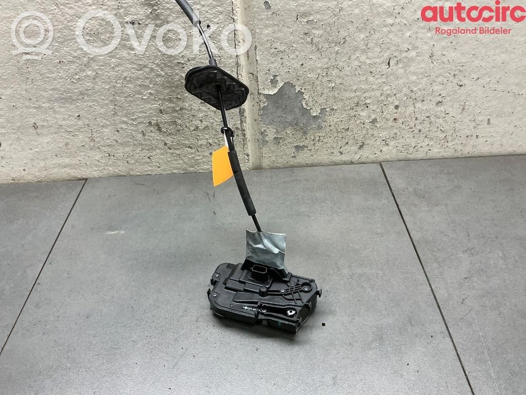 Ford Focus Zamek drzwi przednich 